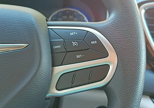Chrysler Pacifica cena 99900 przebieg: 66800, rok produkcji 2018 z Piaseczno małe 172